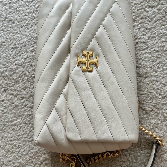 Tory Burch small Kira chevron convertible shoulder bag in cream white - Picture 9 of 16